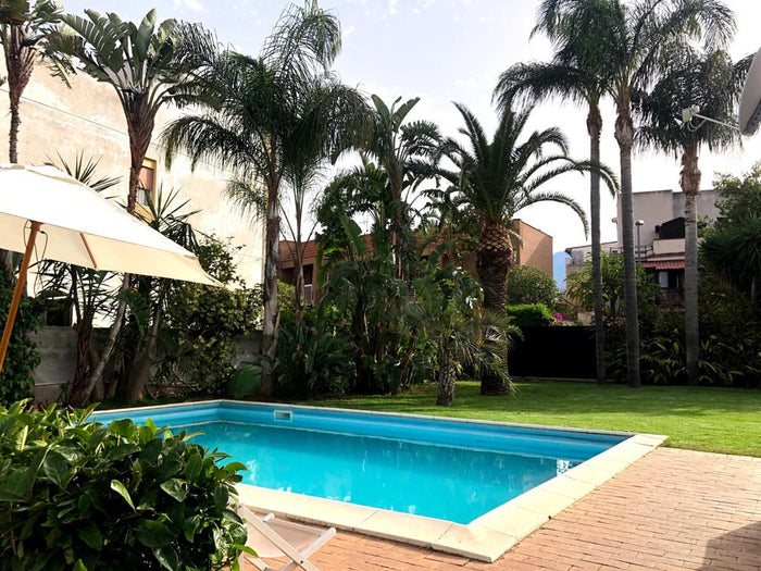 How to stay Internet safe and travel?