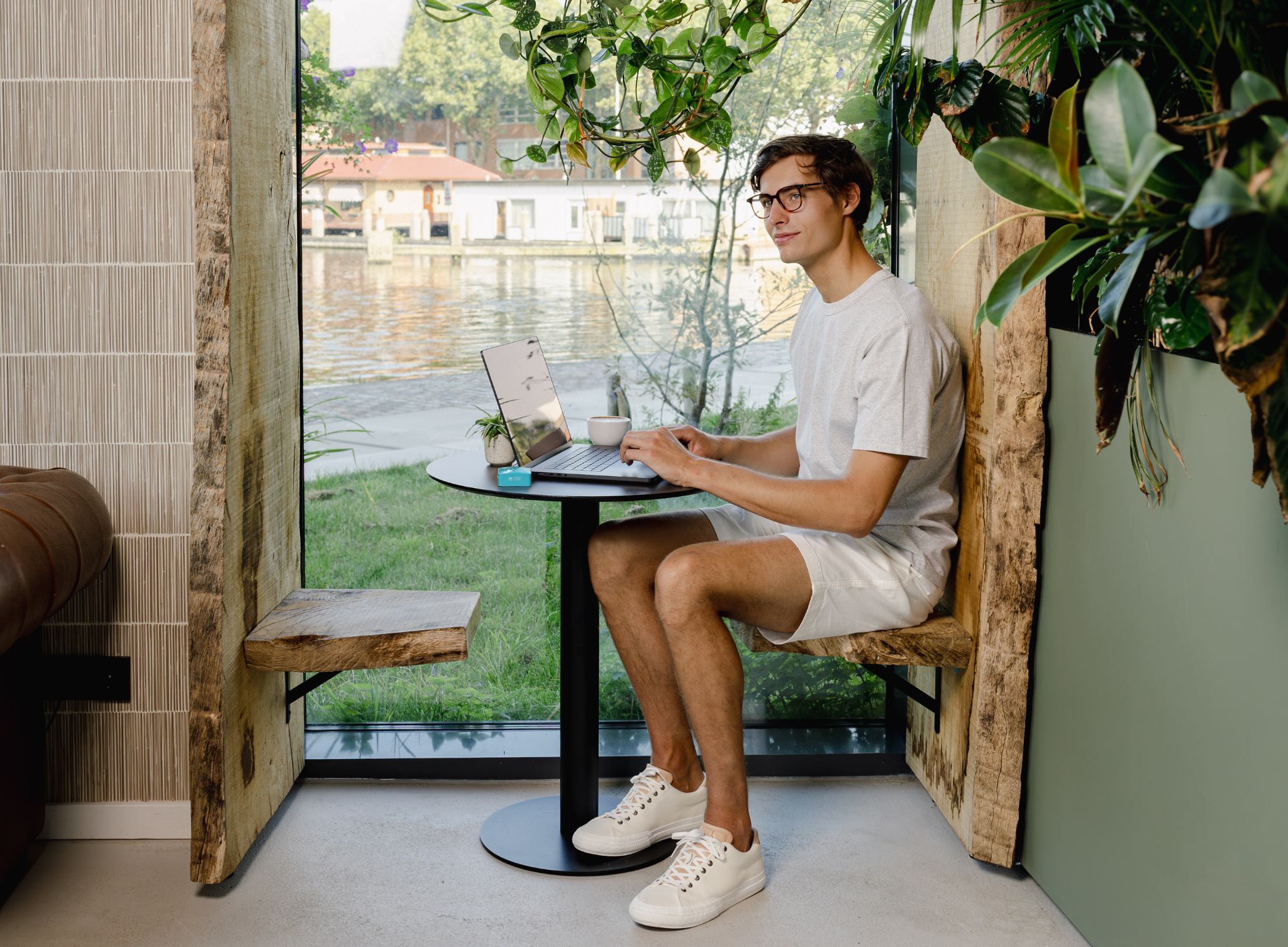 Working Abroad with a Controlled Remote Setup